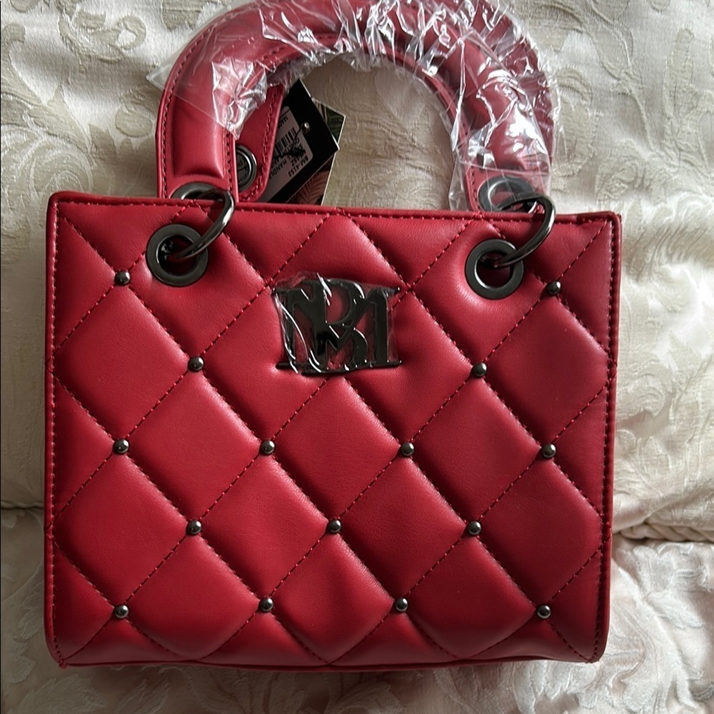 691.‎ Badgley Mishka Crossbody Red Quilted Handbag - Picture 2 of 3